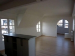 APPARTEMENT de 60m� avec terrasse de 6m� au 8�me �tage avec ascenseur dans un bel immeuble Art D�co. Entr�e avec placards, s�jour traversant avec cuisine am�ricaine am�nag�e, une chambre avec salle de bains attenante, une chambre avec cabine de douche int�gr�e et lavabo, WC ind�pendants. Tr�s clair et ensoleill�, calme. Parquet, chauffage central immeuble. Proche nombreux commerces et transports. Pour tout renseignement contacter Mme COPIN au 06.80.25.36.77.